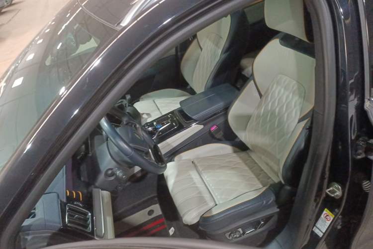 Used BYD Tang New Energy 2022 EV 635 km All-Wheel-Drive Flagship Model
