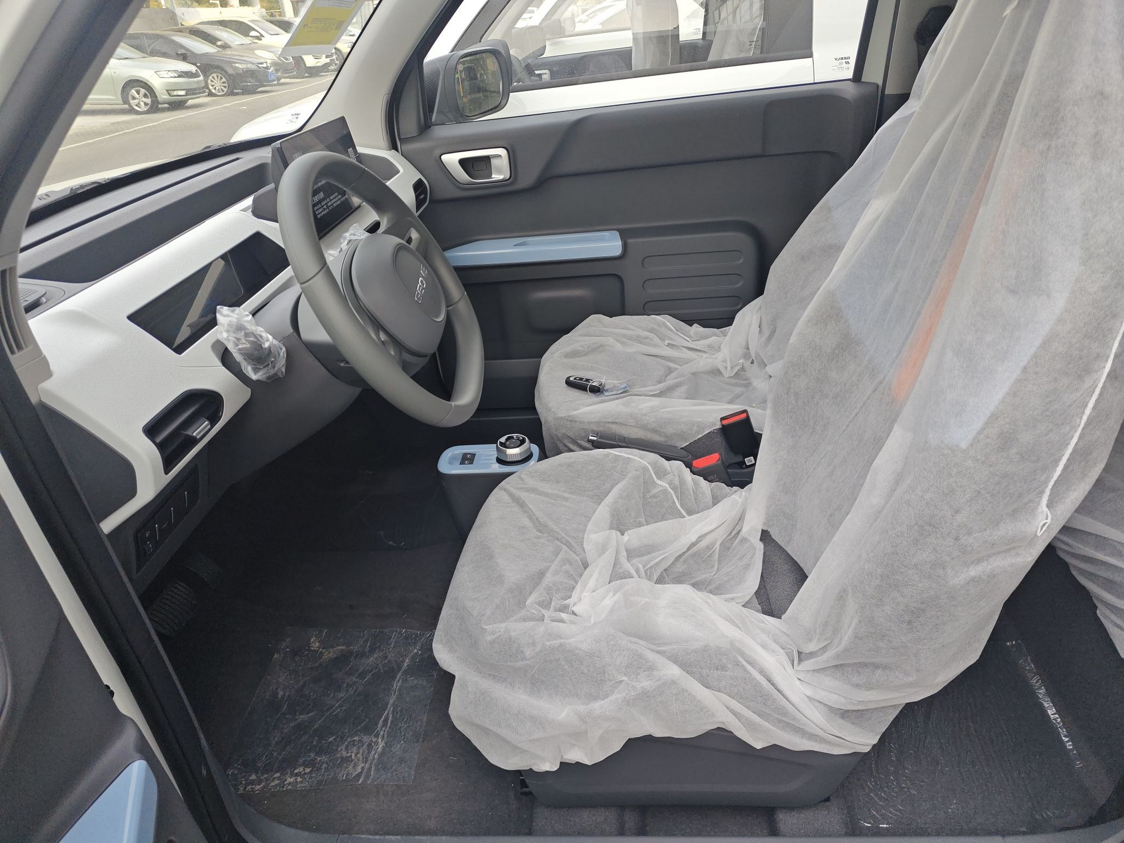 Переднее сиденье в автомобиле