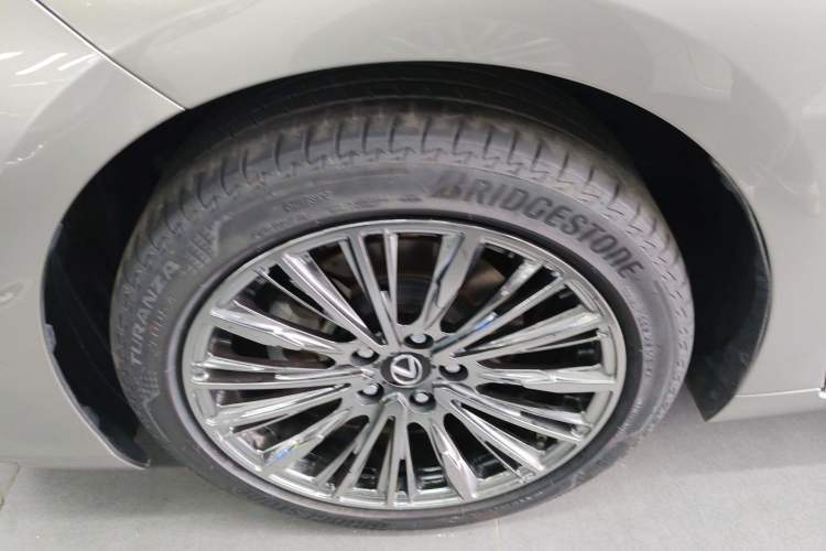 Used Lexus ES 2021 300h Deluxe Edition