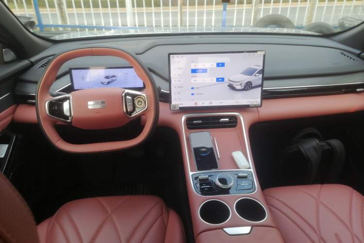 Used  L6 2025 EM-i 140km Starship Edition
