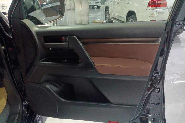 Used Toyota Land Cruiser 2017 4.0L GX 7-Seater U.S.-Spec Version
