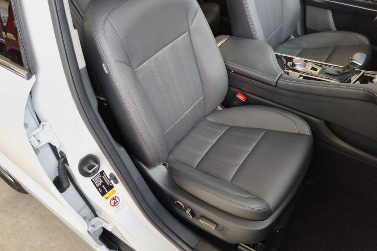 Used Changan CS95 2021 2.0T Two-Wheel Drive Luxury Version
