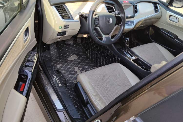 Used Honda Jade 2013 1.8L automatic Comfort version 5 seats