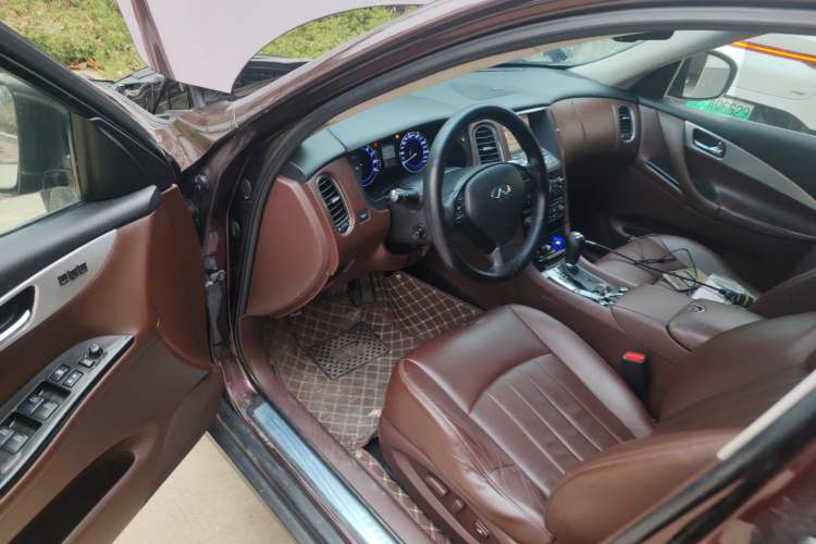 Used Infiniti QX50 2013 2.5L Two-Wheel-Drive Elegant Edition
