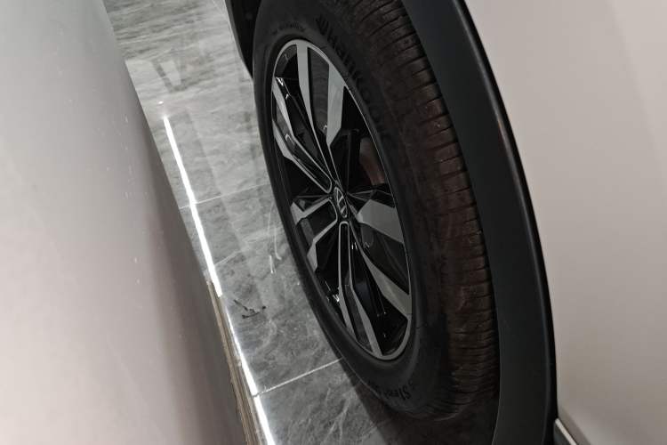 Used Volkswagen Tiguan L 2023 330TSI Automatic Two-Wheel Drive R-Line Enjoyment Edition
