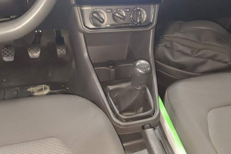 Used Volkswagen Jetta 2017 1.4L Manual Fashion Edition
