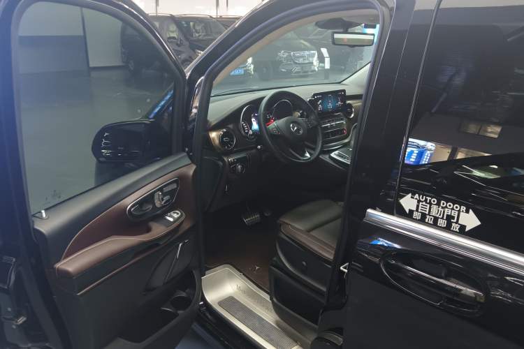 Used Mercedes-Benz V-Class 2022 V 260 L Long Wheelbase Prestige Edition
