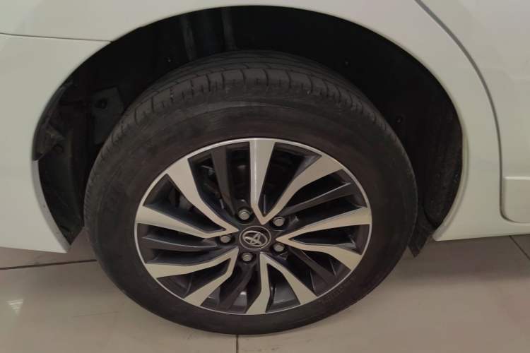 Used Toyota Corolla 2018 Dual-Engine 1.8L E-CVT Smart Edition
