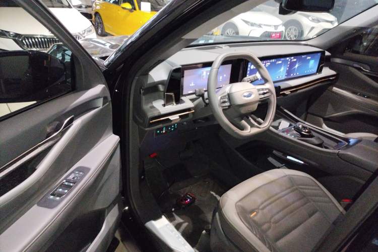 Used Ford Edge 2023 Edge L 2.0T EcoBoost E-Hybrid Four-Wheel Drive Seven-Seat Supreme Model
