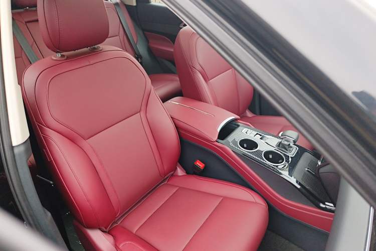 Used Hongqi HS3 PHEV 2025 Model 125km Jingwei 2 Millionth Anniversary Edition
