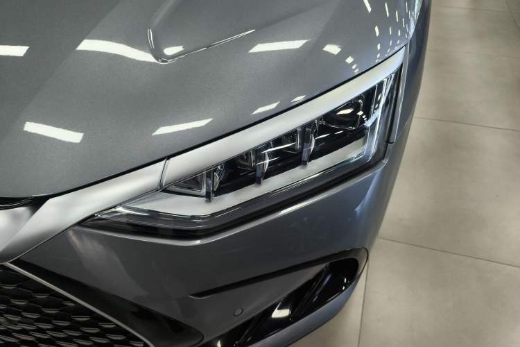 Used BYD Han 2024 DM-i Glory Edition 200KM Flagship Model
