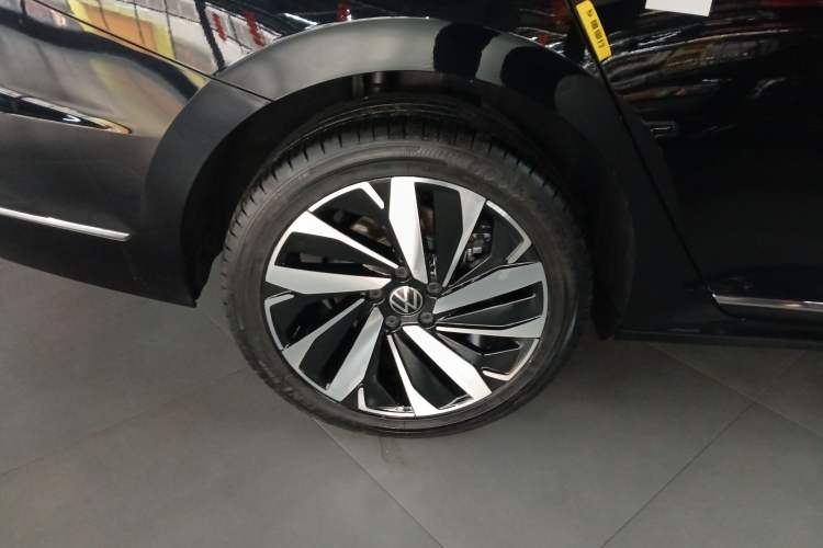 Used Volkswagen Passat 2025 Premium Version 380TSI Dragon Edition
