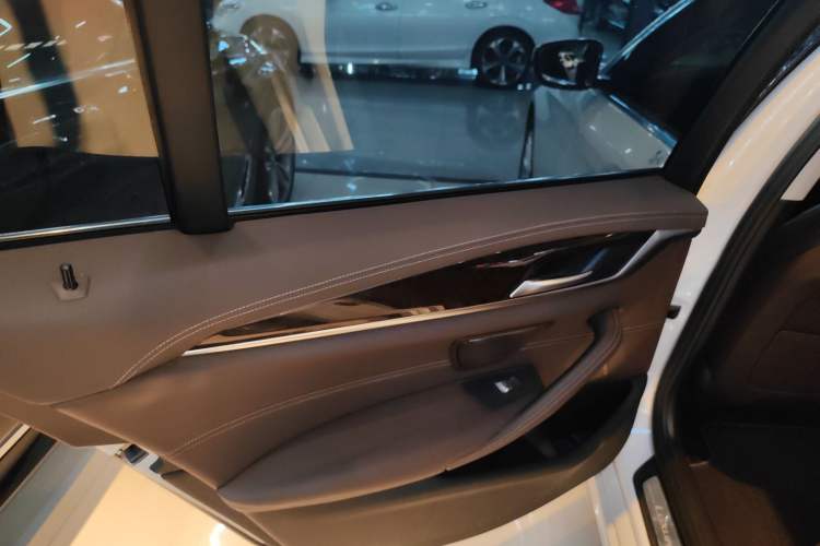 Used BMW 5 Series 2020 525Li Luxury Package
