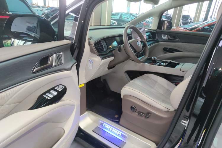 Used Denza D9 2022 DM-i 970 Four-Wheel Drive Prestige Model
