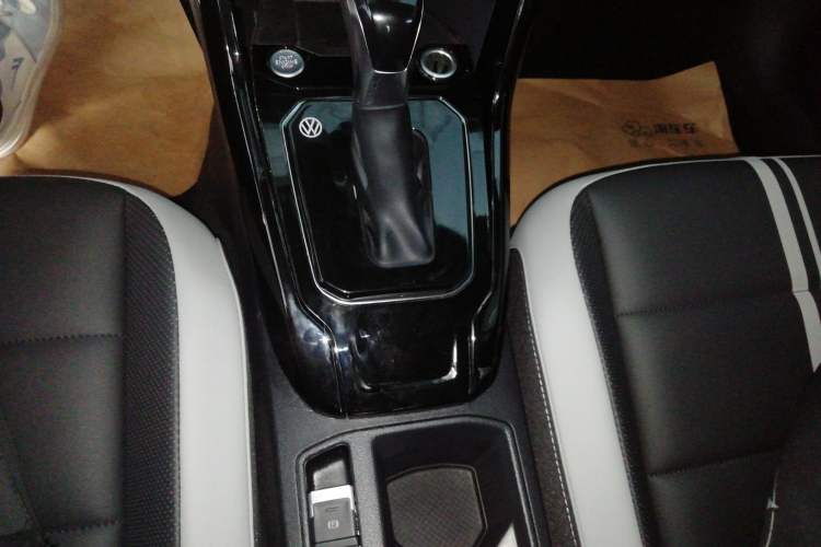 Used Volkswagen T-ROC 2023 300TSI DSG Two-Wheel-Drive Chen Guang Edition