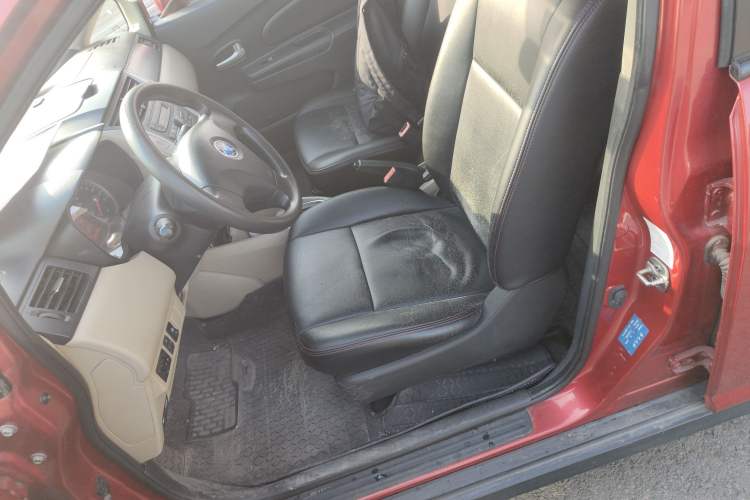 Used Venucia R50 2014 1.6L Automatic Splendid Edition
