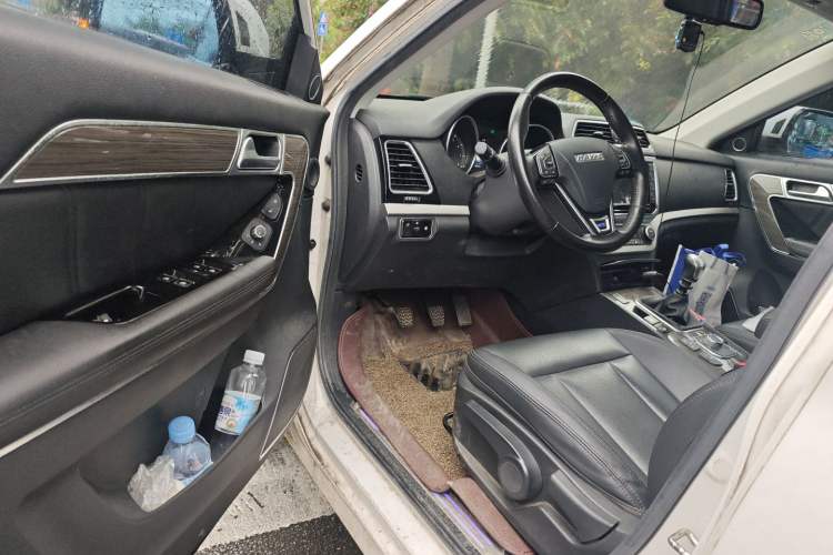 Used Haval H6 Coupe 2015 Blue-Label Facelift 2.0T Manual Two-Wheel Drive Urban Version