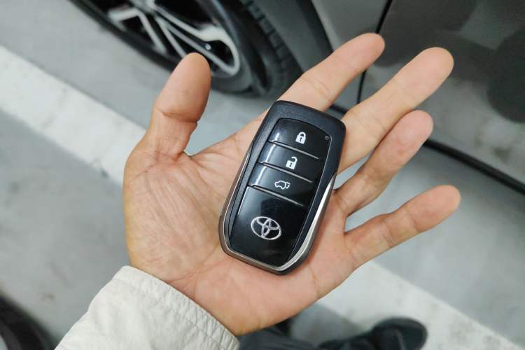 Used Toyota FRONTLANDER 2023 2.0L Smart Electric Hybrid Dual-Engine Deluxe Version
