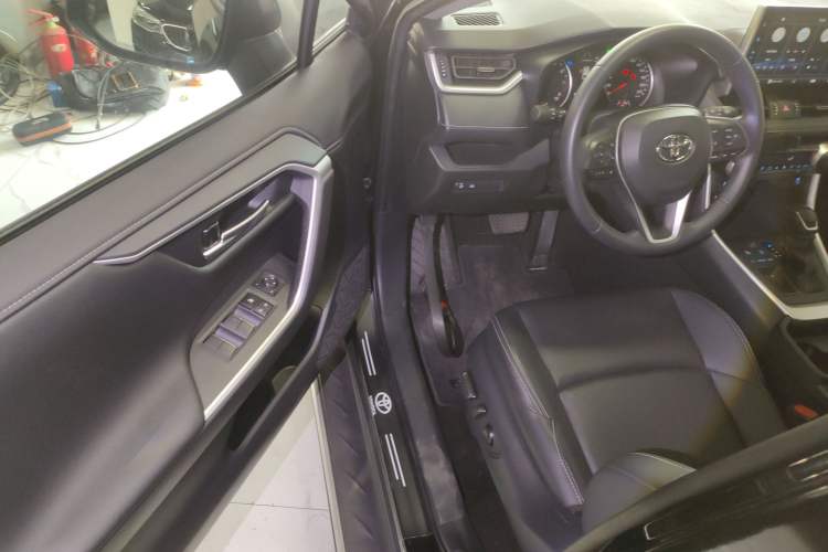 Used Toyota Wildlander 2022 2.0L CVT Two-Wheel Drive Luxury Edition
