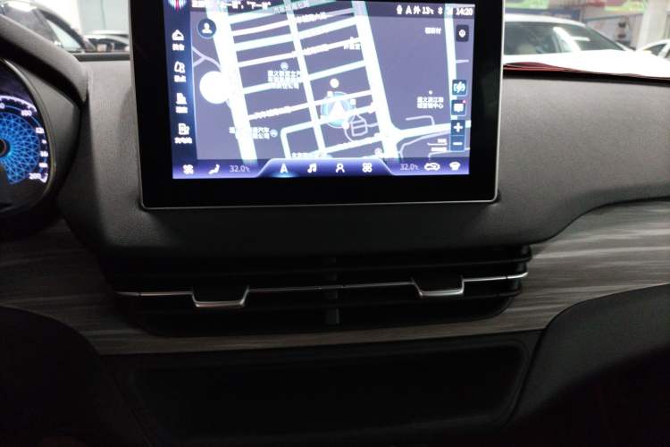 Used Hongqi E-QM5 2023 620km PLUS
