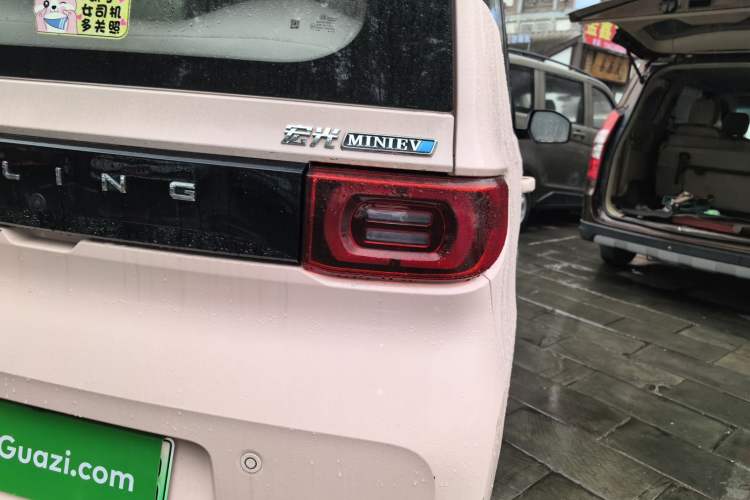 Used Wuling Hongguang MINIEV 2021 Macaron Sandwich Model 120 km Lithium Iron Phosphate