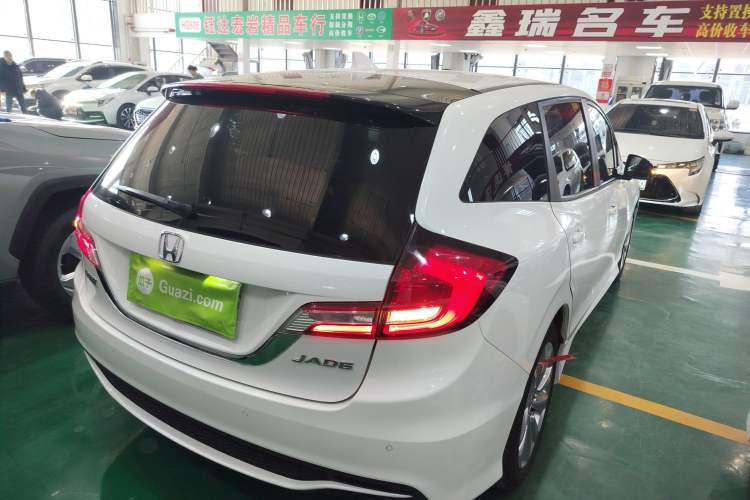 Used Honda Jade 2017 1.8L automatic Comfort version 5 seats
