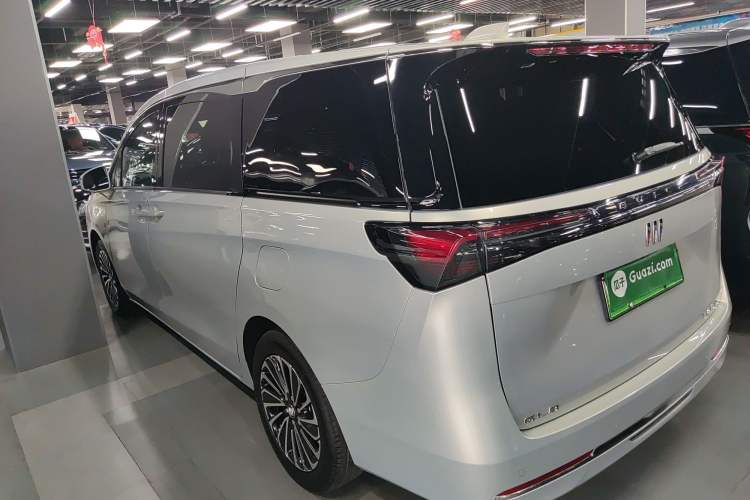 Used Buick GL8 New Energy 2025 Lu Shang Luxury Edition 7-Seater
