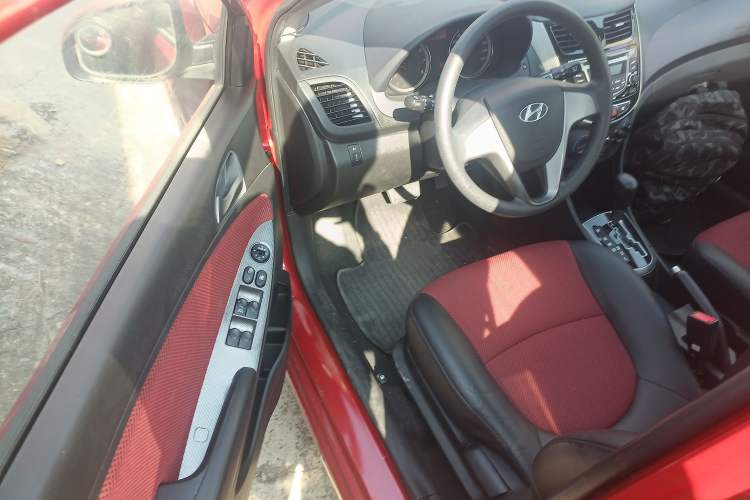 Used Hyundai Verna Ray 2014 1.4L Automatic GLX
