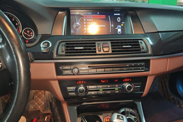 Used BMW 5 Series 2014 520Li Elegant Model
