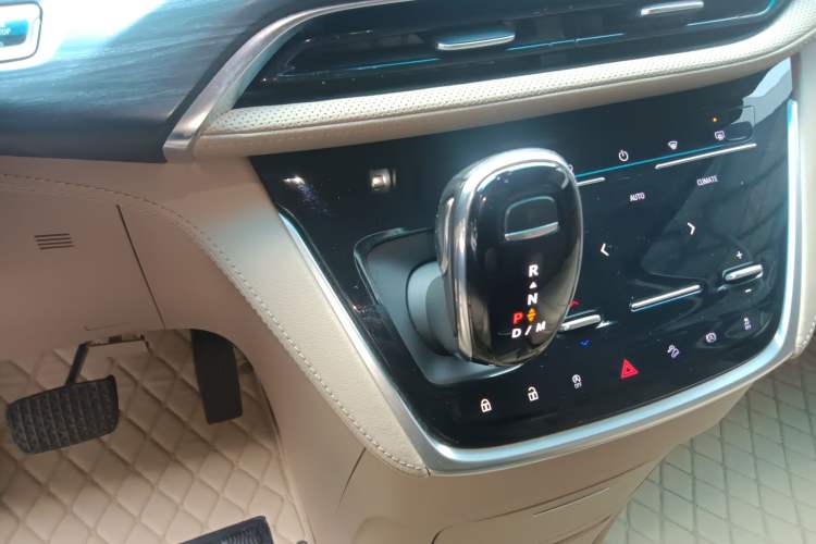 Used Buick GL8 2021 ES Landtrek 653T Luxury Model
