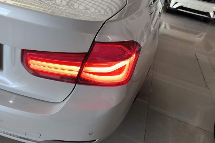 Used BMW 3 Series 2016 320Li Ambition Model
