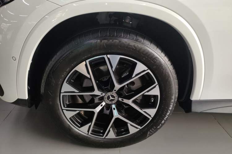 Used Mercedes-Benz GLC 2023 Facelift GLC 260 L 4MATIC Luxury Version 5 Seats