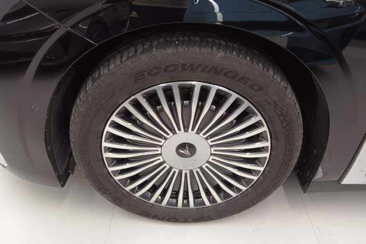 Used VOYAH Dream 2025 PHEV Four-Wheel-Drive Flagship Kunpeng Edition
