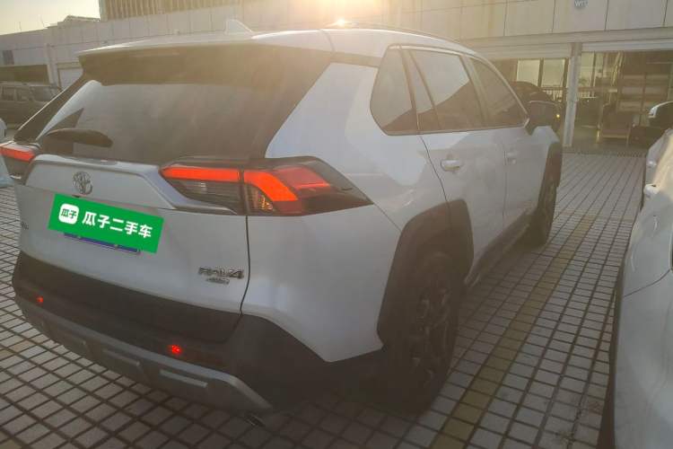 Used Toyota RAV4 2022 2.0L CVT Four-Wheel Drive Premium Edition