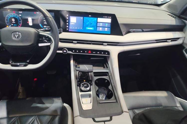 Used Changan CS75 PLUS 2023 3rd Generation 1.5T Automatic Prestige Model
