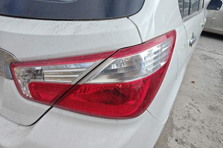 Used Venucia R50 2015 1.6L Manual Fashion Edition