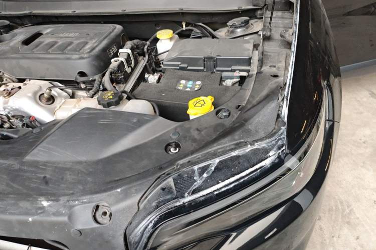 Used Jeep Cherokee 2019 2.0T Four-Wheel Drive Explorer Edition China VI Emission Standard
