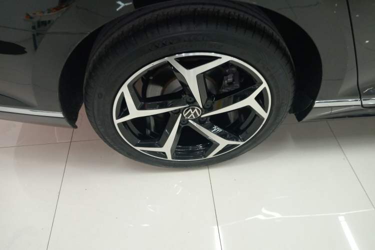 Used Volkswagen Magotan 2023 2 Million Units Limited Edition 330TSI DSG Leading Version
