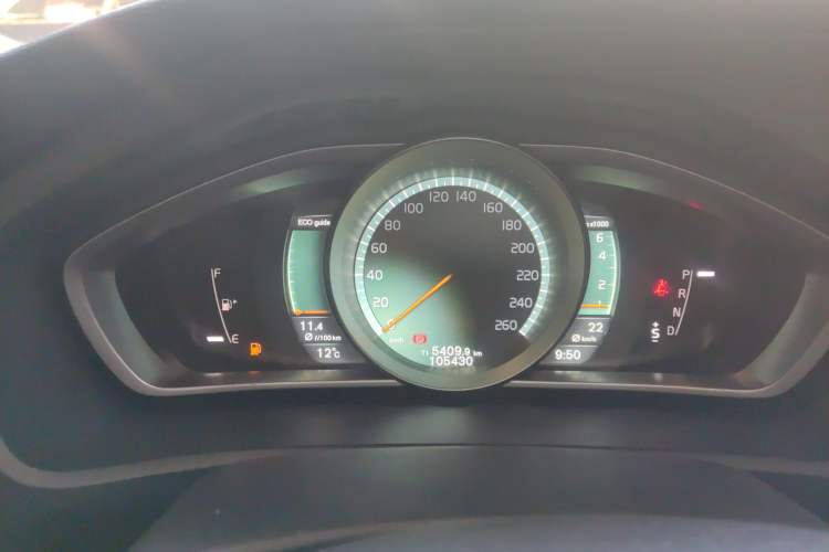 Used Volvo V40 2016 T4 Smart Luxury Edition
