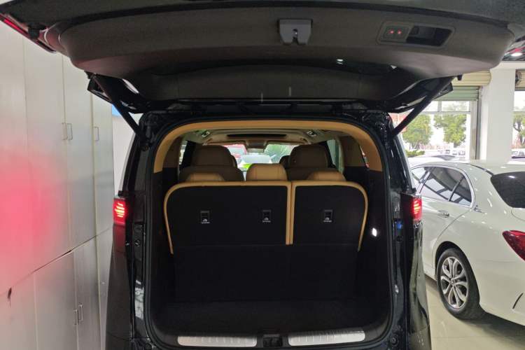 Used Denza D9 2025 DM-i Intelligent Drive 1020 Four-Wheel Drive Prestige Model
