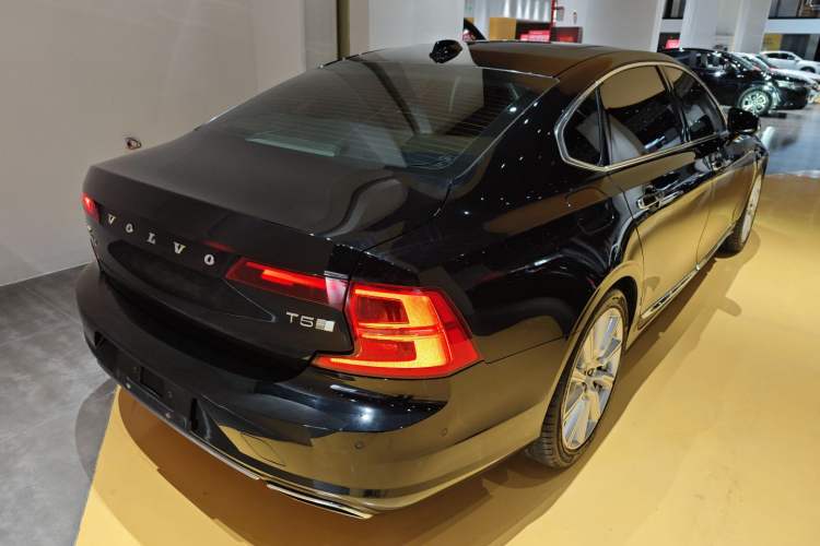 Used Volvo S90 2018 T5 Prestige Edition

