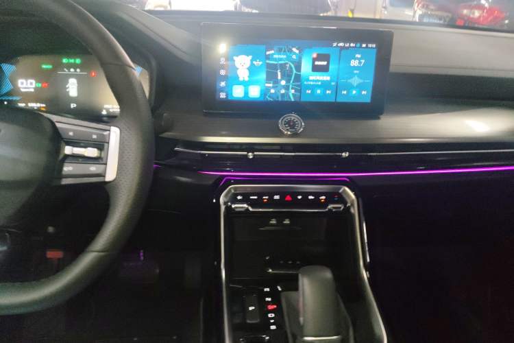 Used Wuling Asta 2022 2.0L DHT Electric-Speed Version
