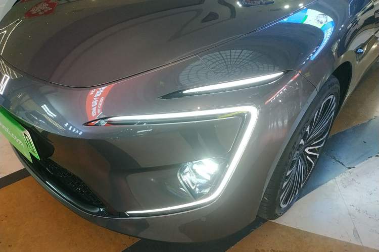 Used  12 2025 Ultra Extended-Range Edition
