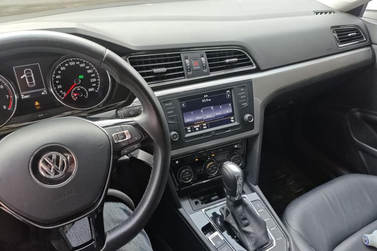 Used Volkswagen Lamando 2015 280TSI DSG Comfort Edition
