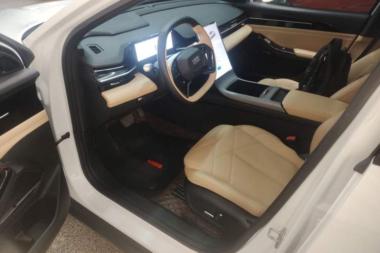 Used  L6 2024 125km PLUS Dragon Edition