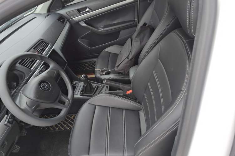 Used Volkswagen Lavida 2015 1.6L Manual Fashion Edition
