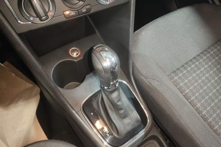 Used Volkswagen Polo 2016 1.6L Automatic Comfort Model
