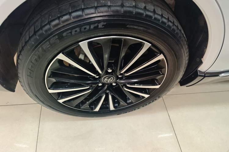 Used Toyota Venza 2023 2.5L Smart Electric Hybrid Dual-Drive Prestige Version