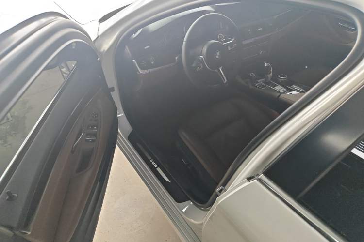 Used BMW 5 Series 2014 525Li Leading Model