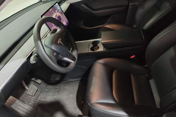 Used Tesla Model Y 2023 Long-Range All-Wheel-Drive Version
